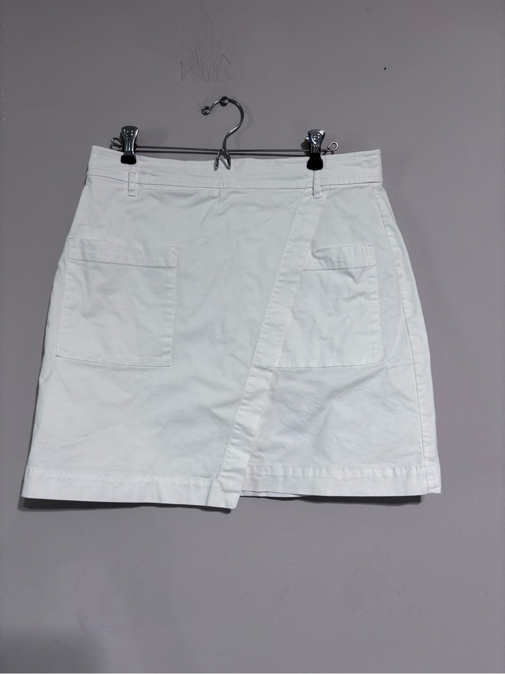 LOFT White High-Waist Skirt with Minimalist Trim‎